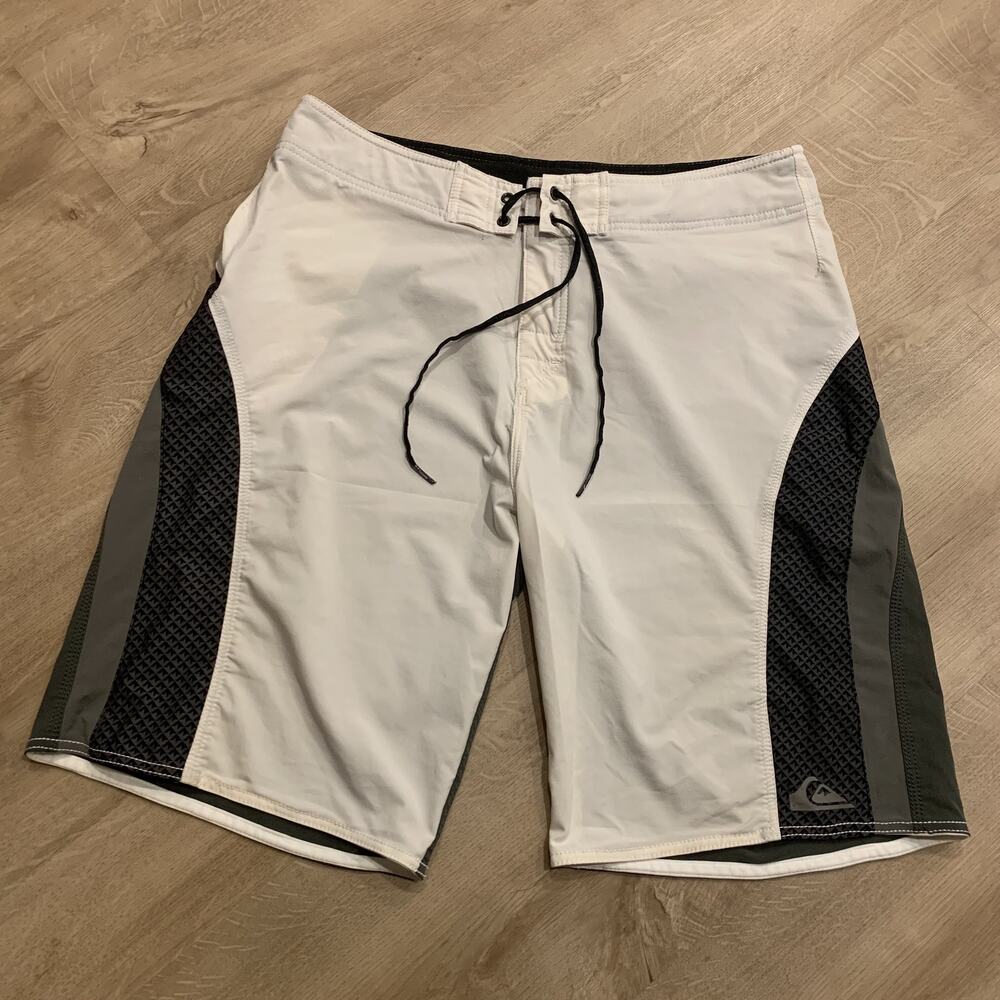 Y2K Quiksilver White Black Gray Surf Board Shorts Men's Size 36 Logo Cyber